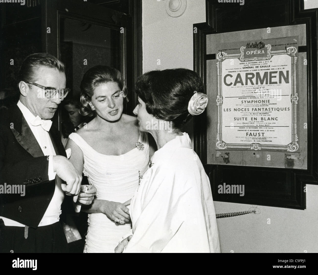 INGRID BERGMAN con mio marito Lars Schmidt alla serata di apertura del Teatro alla Scala di Milano il 10 novembre 1959 Foto Stock