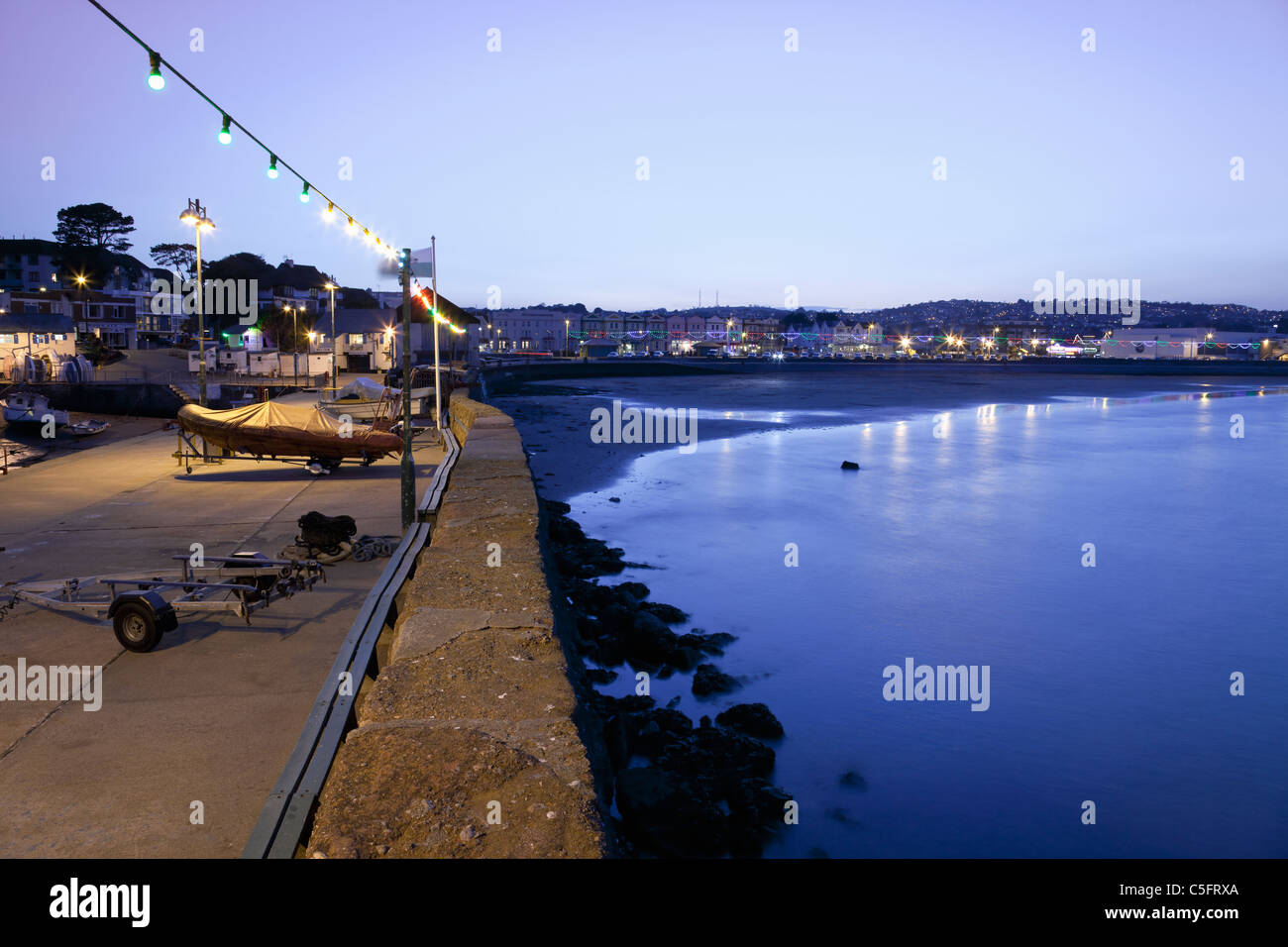 Paignton Seafront al tramonto dal porto, Paignton, Devon, Inghilterra, Gran Bretagna Foto Stock