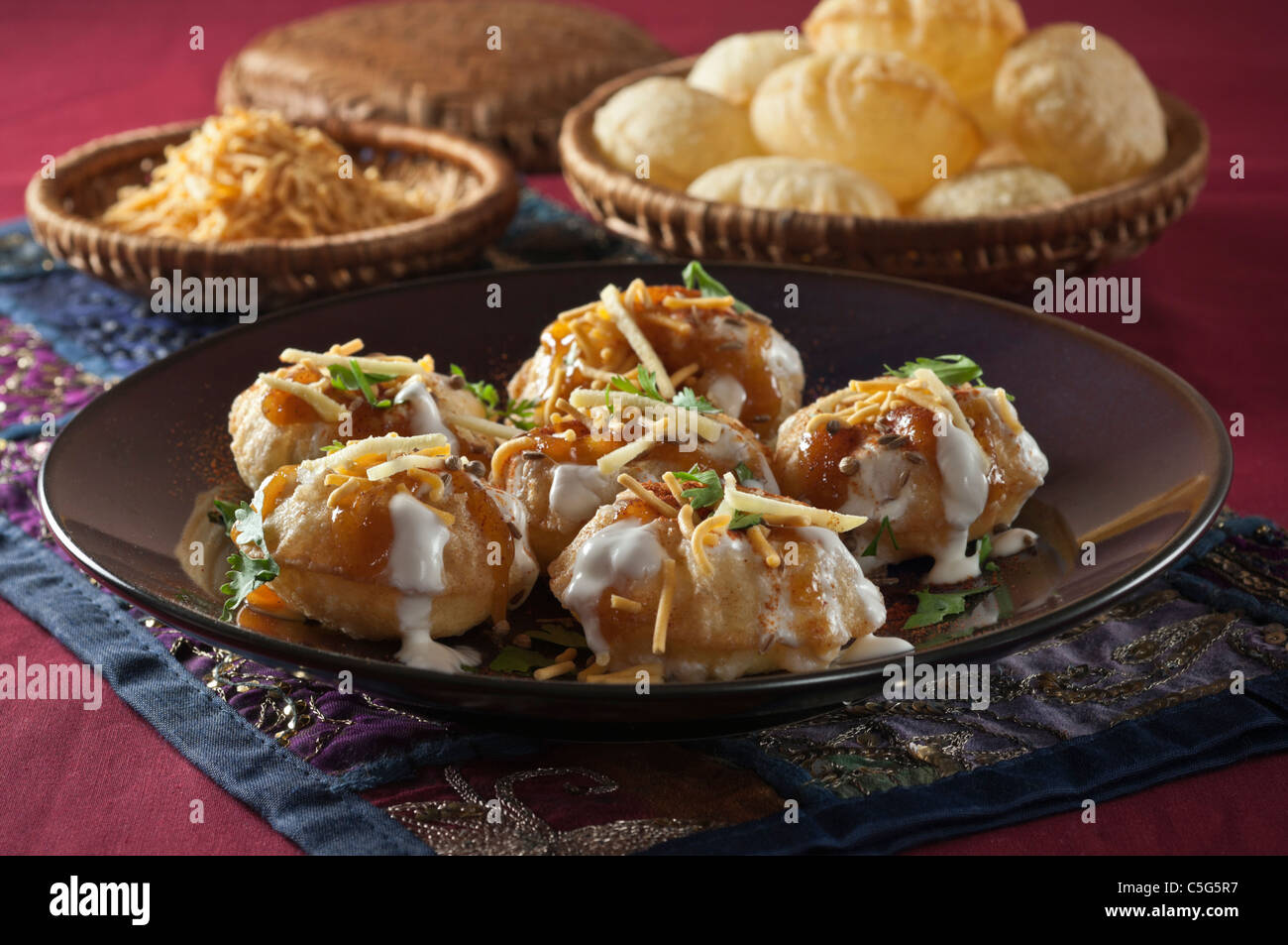 Pani puri. Snack indiano Foto Stock