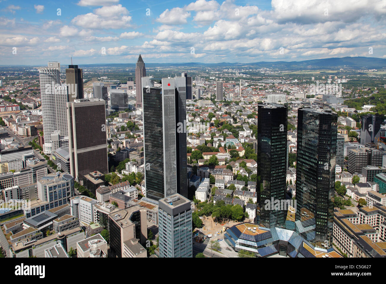 Il quartiere finanziario con "Banca tedesca' (Deutsche Bank) e 'Sparkasse' sede a Francoforte (principale) Foto Stock