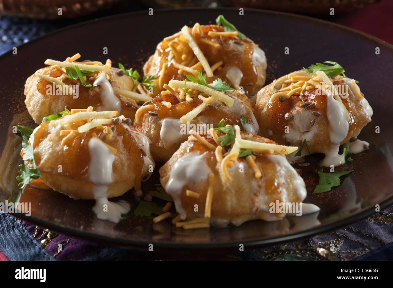 Pani puri. Snack indiano Foto Stock