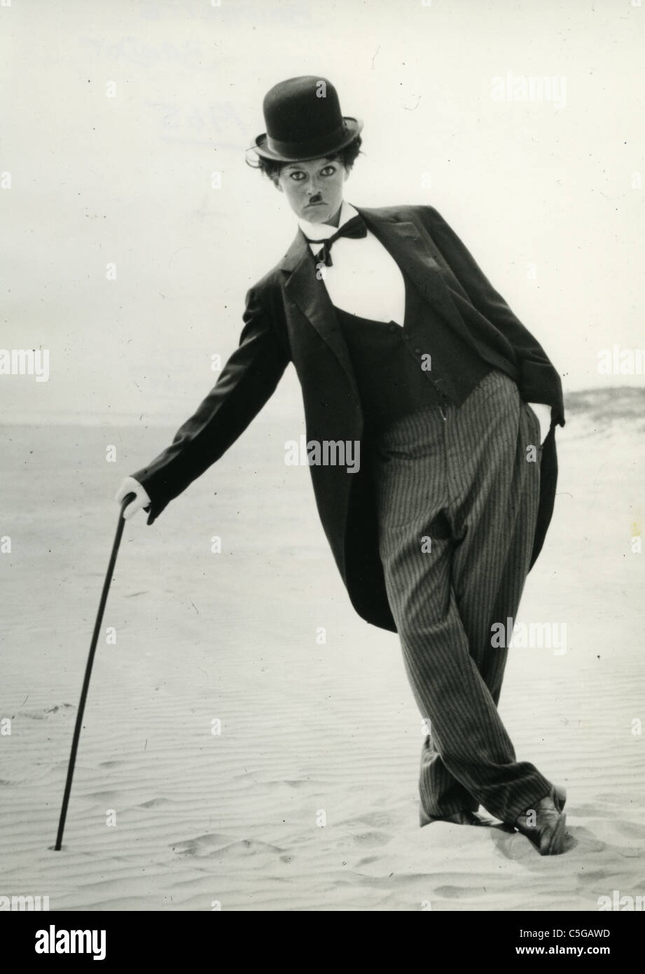 BRIGITTE BARDOT come Charlie Chaplin nel 1965. Foto Orlando Foto Stock
