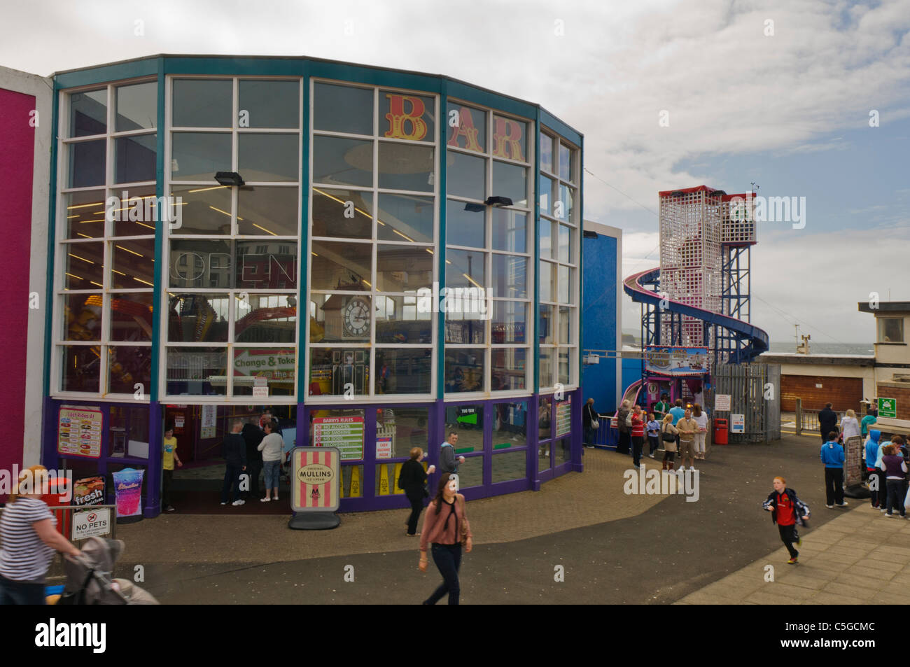 Parte anteriore del Barry Amusements, Portrush Foto Stock