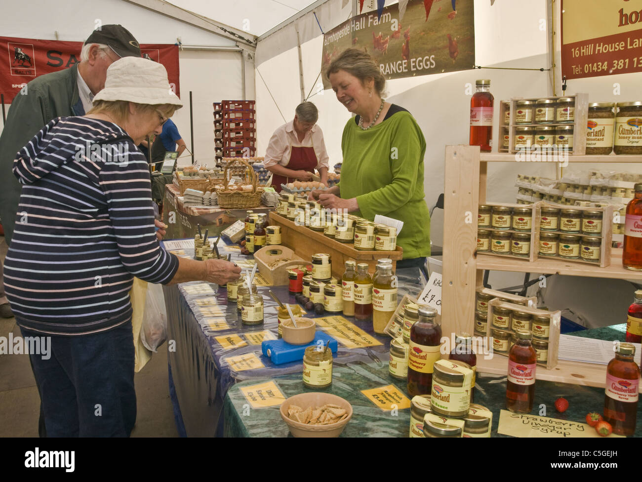 Vendita di stallo condimenti di lusso presso il Festival annuale di cibo e bevande a Leyburn nel North Yorkshire Foto Stock