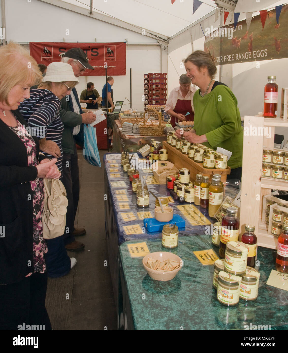 Vendita di stallo condimenti di lusso presso il Festival annuale di cibo e bevande a Leyburn nel North Yorkshire Foto Stock