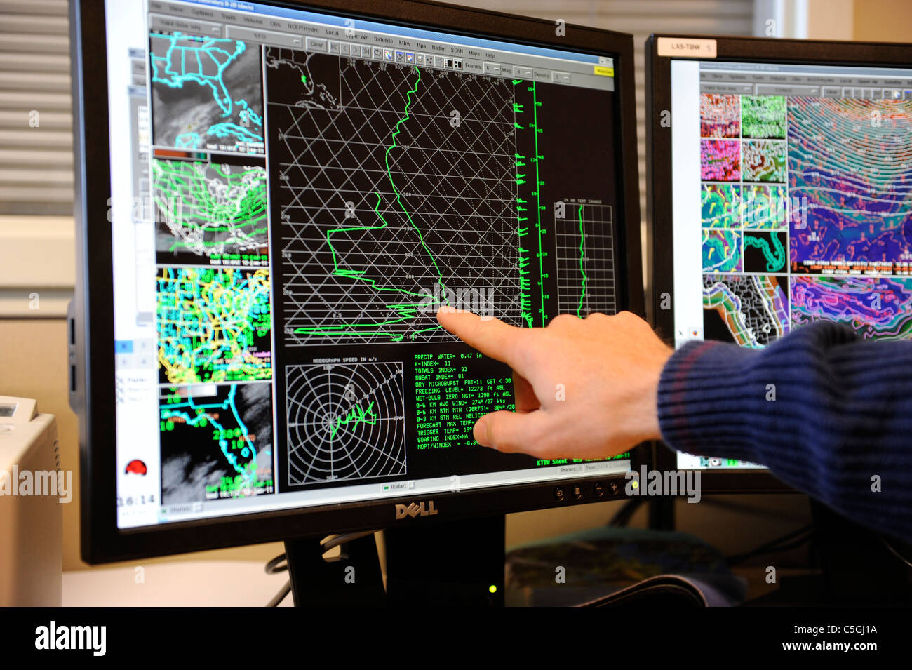 Radar Doppler meteorologo l'area di lavoro plan studio Foto Stock