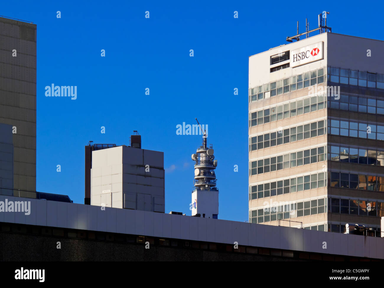 Dettaglio del Birmingham City skyline con la HSBC Building e BT Tower fotografata dalla stazione di New Street West Midlands, Regno Unito Foto Stock
