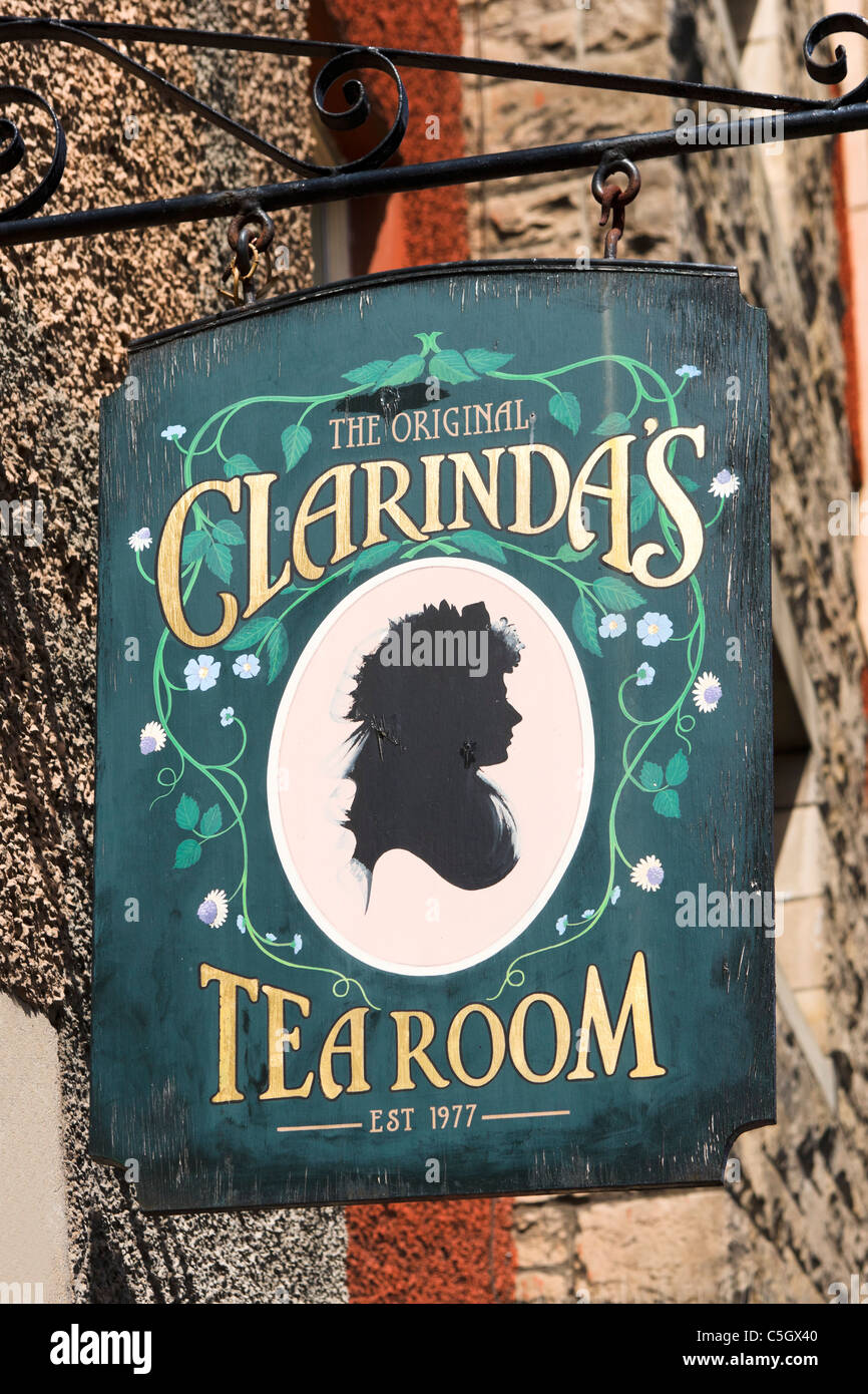 Segno per Clarinda's Tea Room su Canongate, Royal Mile di Edimburgo, Scozia, Regno Unito Foto Stock