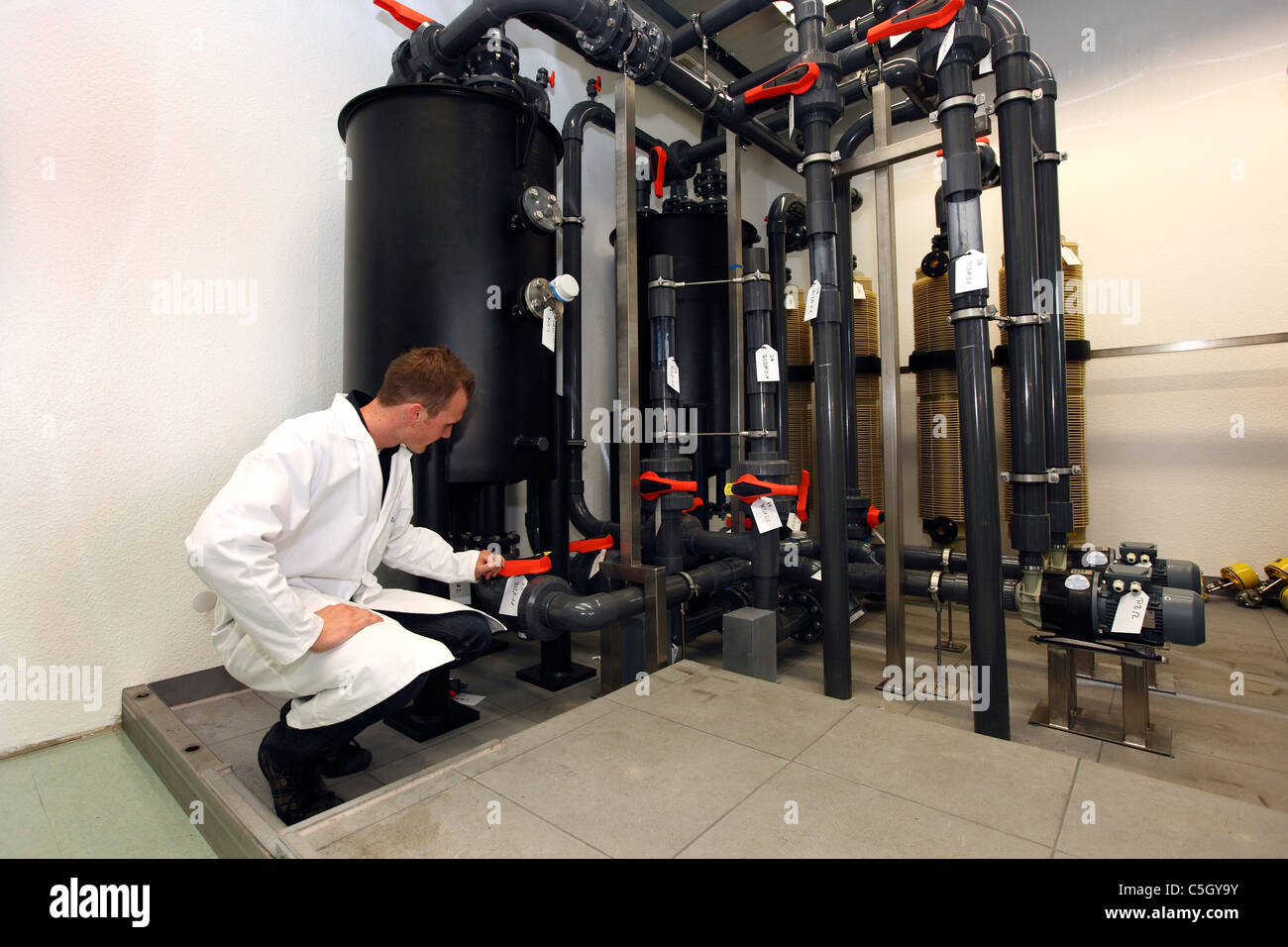 Fraunhofer Umsicht istituto per la ricerca scientifica. La ricerca di Redox-Flow batterie per lo stoccaggio di energia rinnovabile. Foto Stock