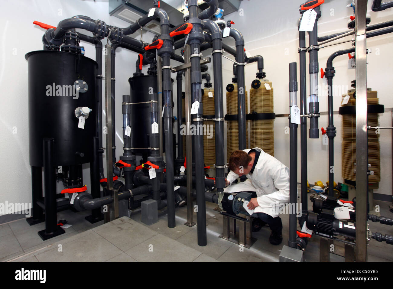 Fraunhofer Umsicht istituto per la ricerca scientifica. La ricerca di Redox-Flow batterie per lo stoccaggio di energia rinnovabile. Foto Stock