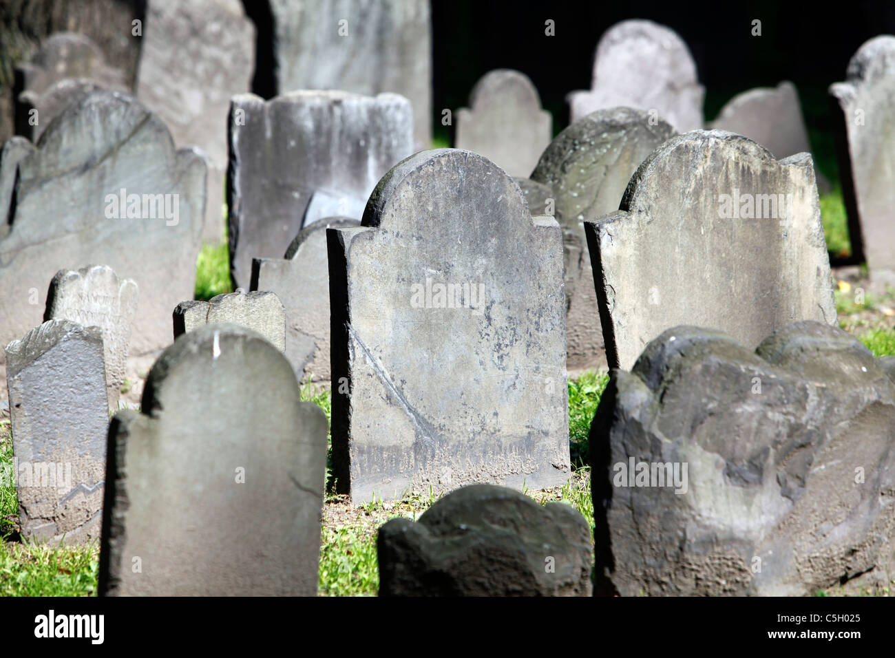 La guerra rivoluzionaria americana era grave pietre nel vecchio granaio di seppellimento di massa in Boston, Massachusetts Foto Stock