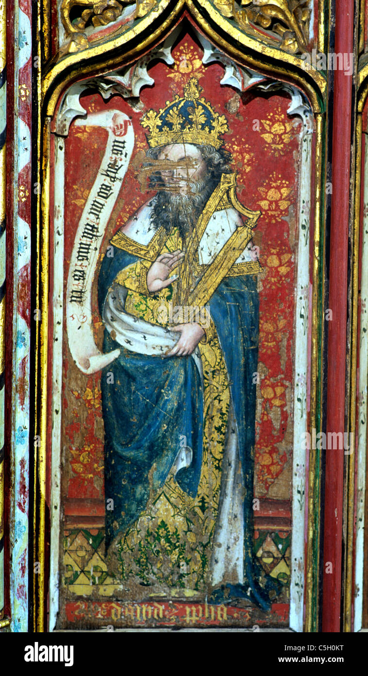 Thornham, Norfolk, rood screen, profeta David portante un arpa profeti Dellantico Testamento Chiesa di Tutti i Santi Inghilterra Inglese Regno Unito Foto Stock