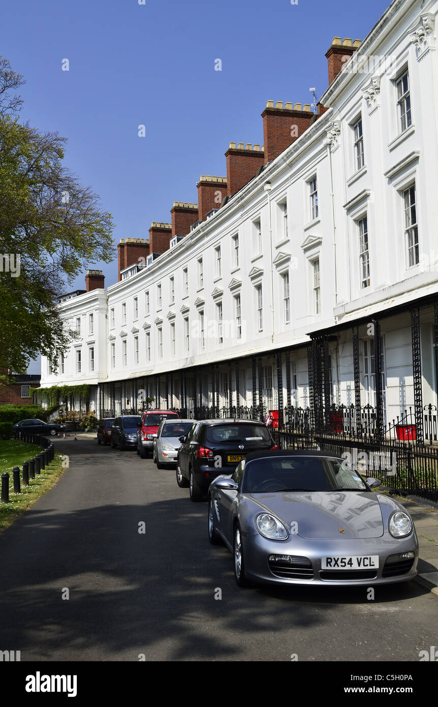 Leamington Spa Warwickshire, Regno Unito. Vista di Lansdowne Circus di epoca georgiana case. Foto Stock