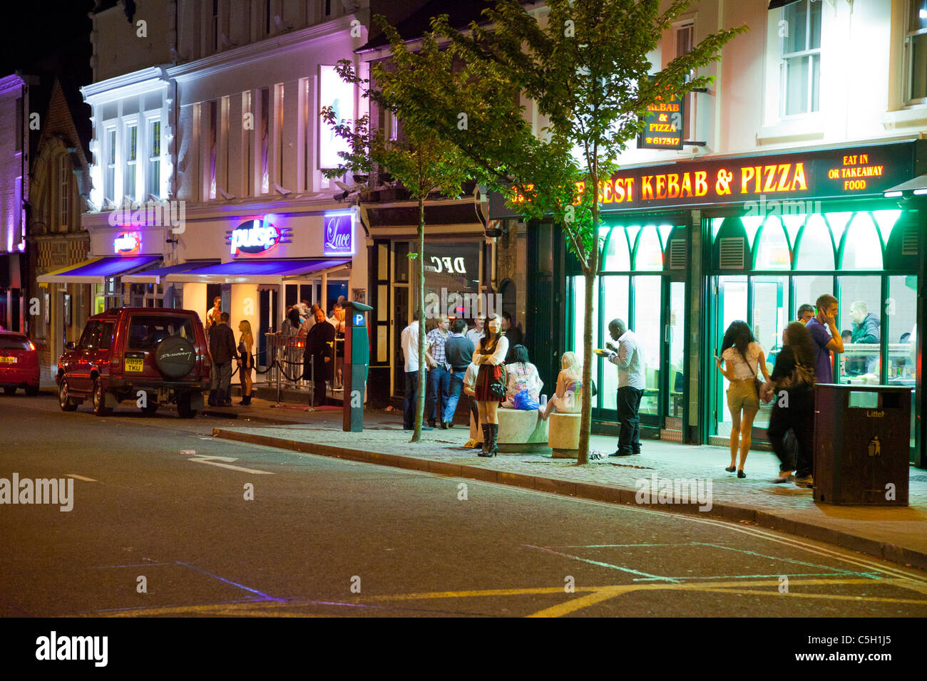 La gente di strada e la vita notturna a Norwich, Regno Unito Foto Stock