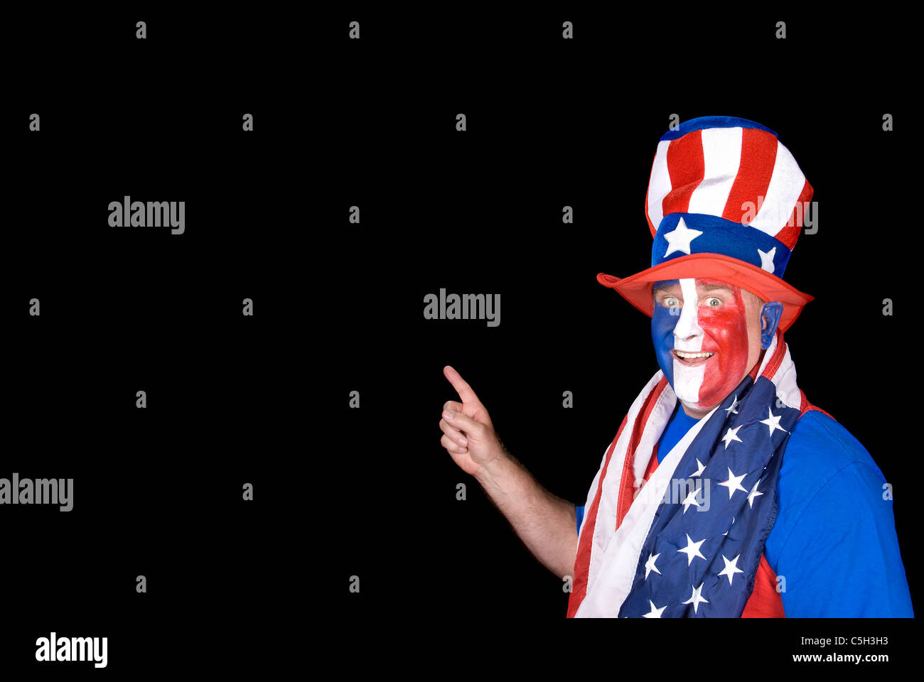 Un uomo patriottica felicemente celebrando la via di luglio. Copia spazio lasciato aperto per il collocamento da parte dei progettisti. Foto Stock