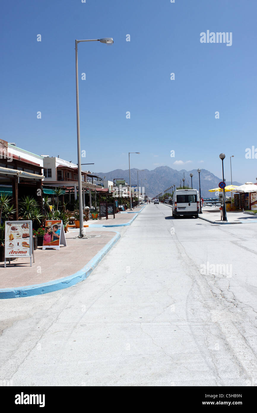 Il lato del porto ristoranti e taverne a Kardamena sull'isola greca di Kos. Foto Stock