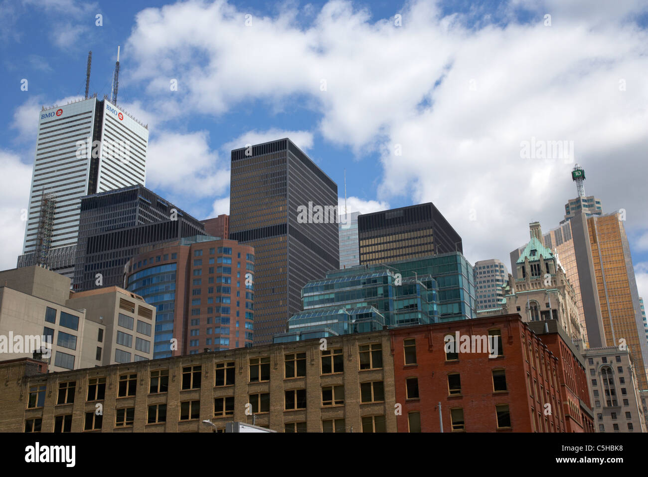 Grattacieli e edifici alti nel quartiere finanziario di Toronto Ontario Canada Foto Stock