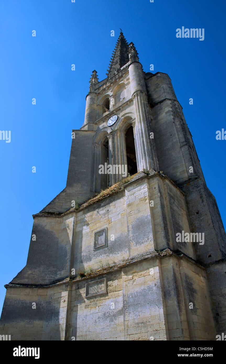 Torre campanaria della chiesa monolitica St Emilion Gironde Aquitaine Francia Foto Stock