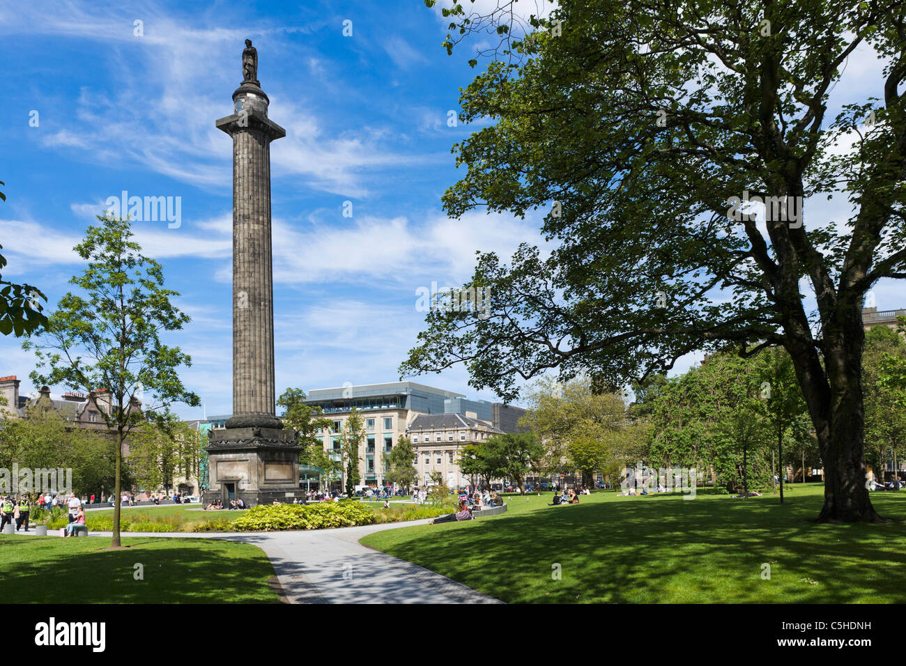 St Andrew Square con il monumento di Melville nel centro, New Town, Edimburgo, Scozia, Regno Unito Foto Stock