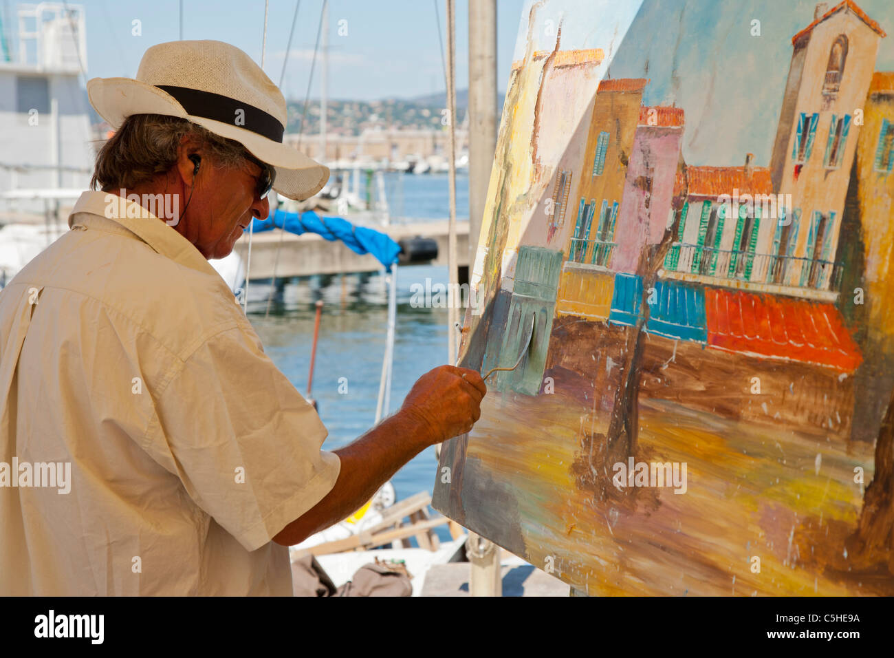 La pittura dell'artista nella vista di Saint Tropez, Costa Azzurra, Provenza, Francia. Foto Stock