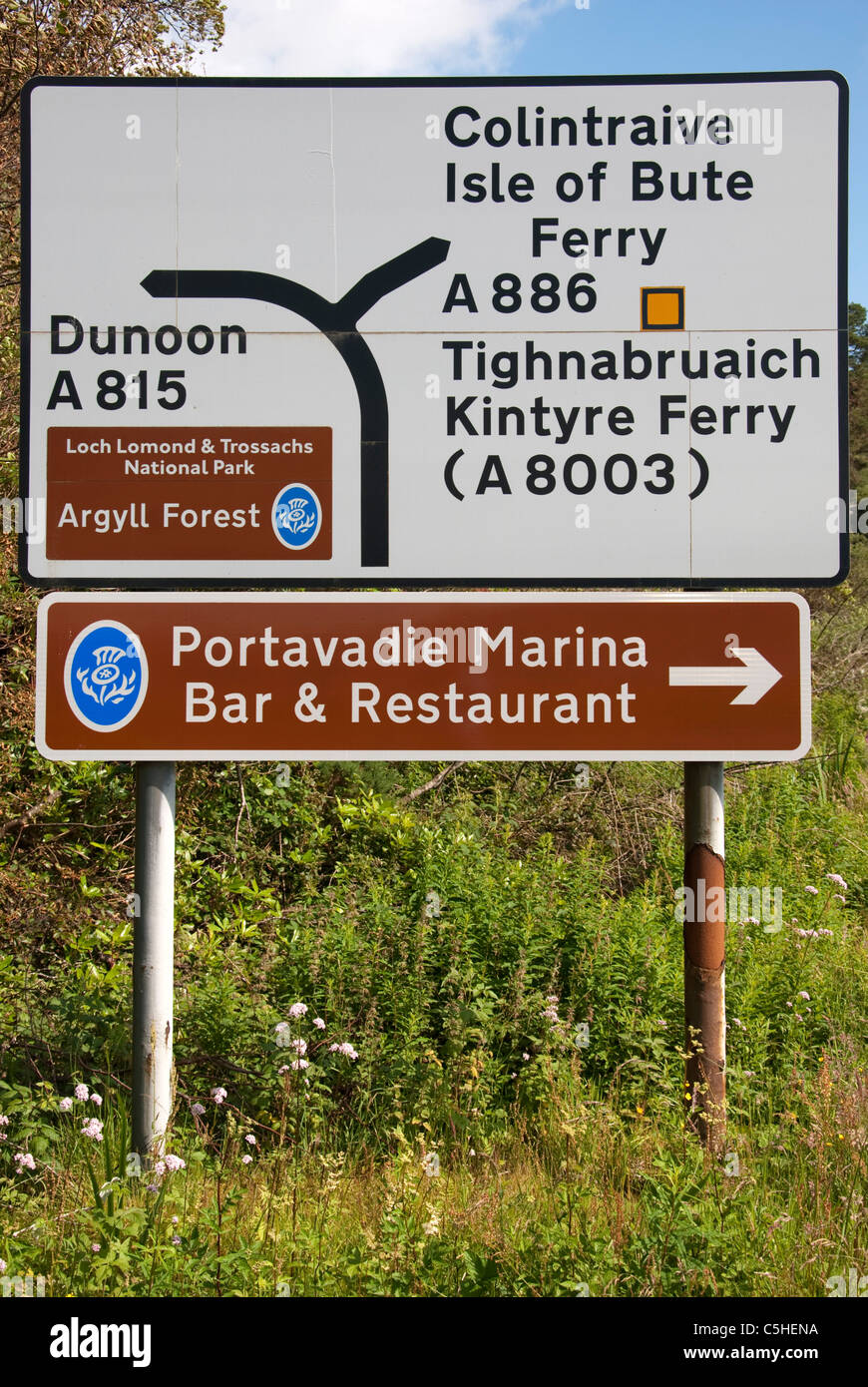Scottish rurale segno del traffico a Strachur Argyll Foto Stock