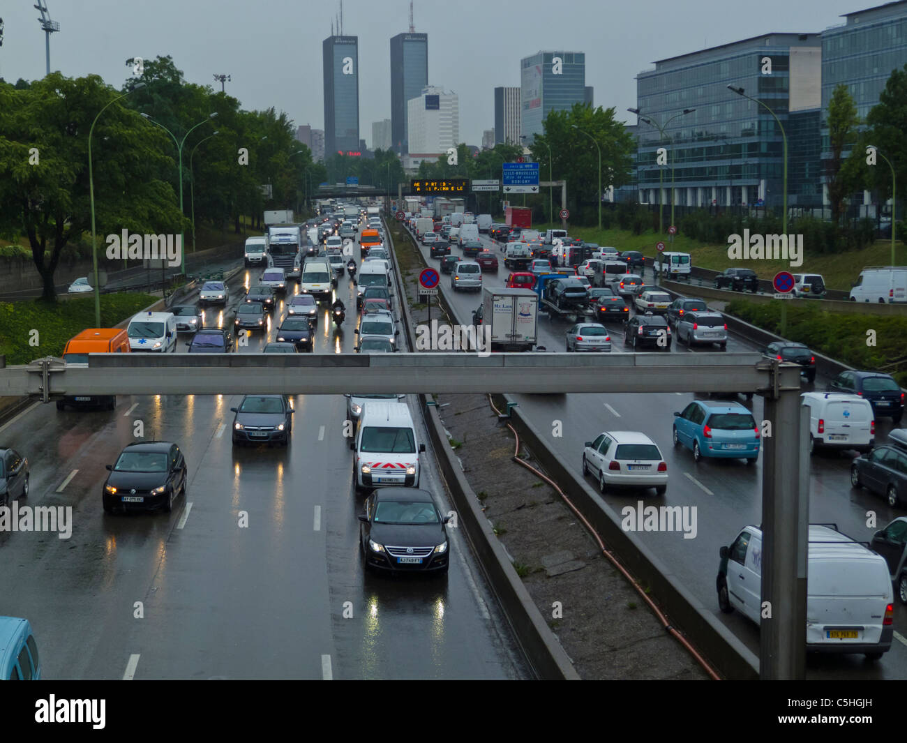 Parigi, Francia, autostradale sulla circonvallazione esterna, Peripherique, in the Rain, vicino Montreuil, parigi in auto Foto Stock