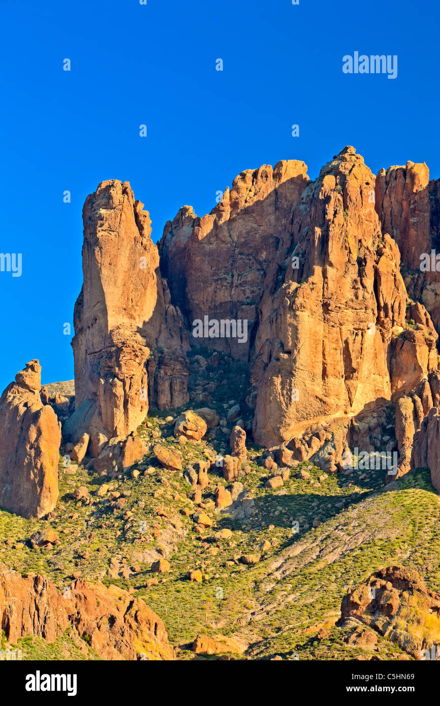 Superstition Mountains, Lost Dutchman State Park, Arizona, Stati Uniti d'America, 40 miglia ad est di Phoenix Foto Stock