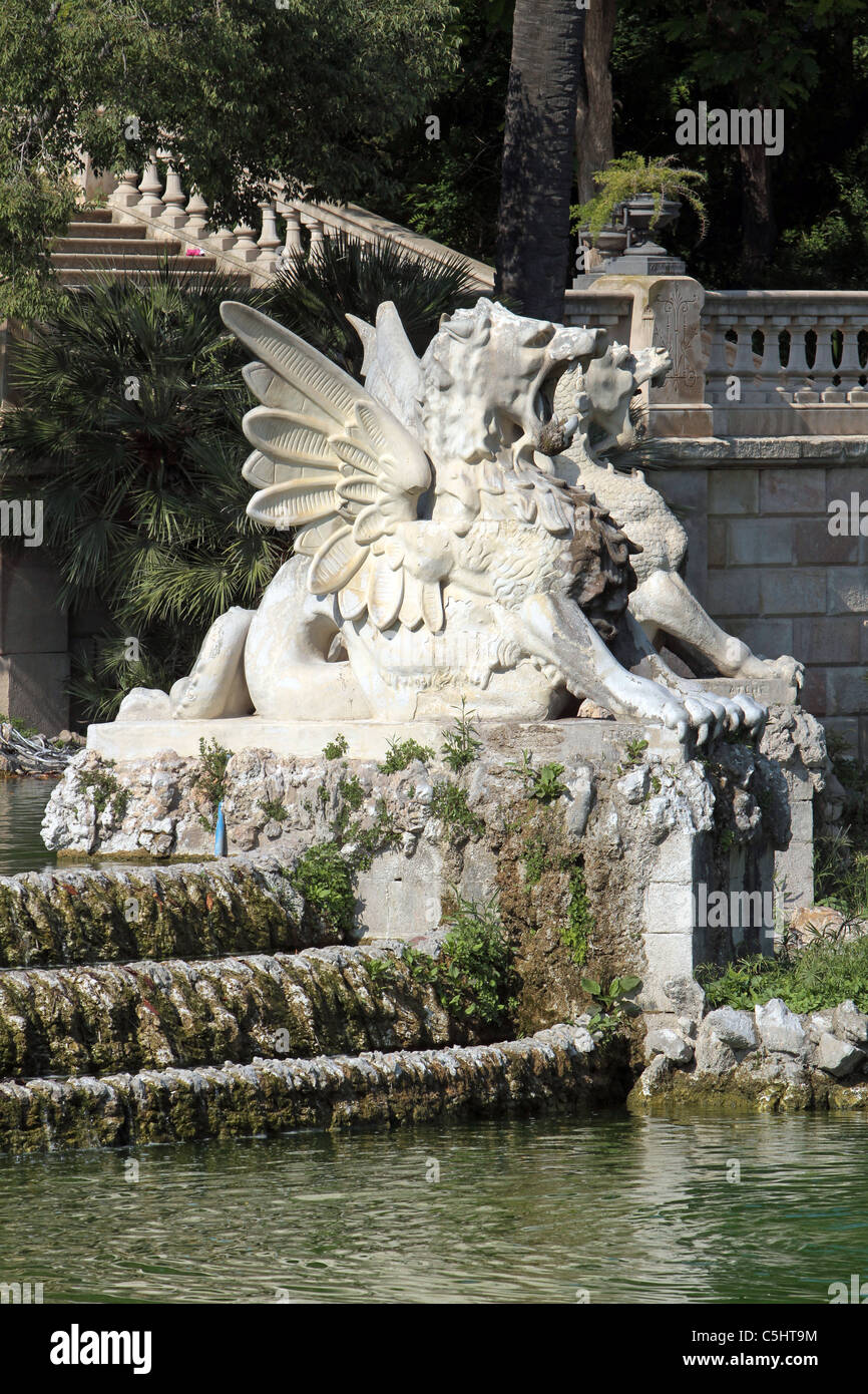 Leone alato statue come parte di Fontana de la Cascada a Barcellona, Spagna. Foto Stock