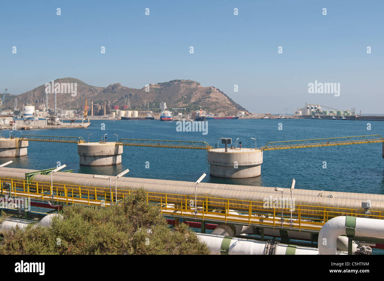 Cartagena grande raffineria di petrolio sul litorale a Cartagena nella regione di Murcia, sud orientale della Spagna Foto Stock