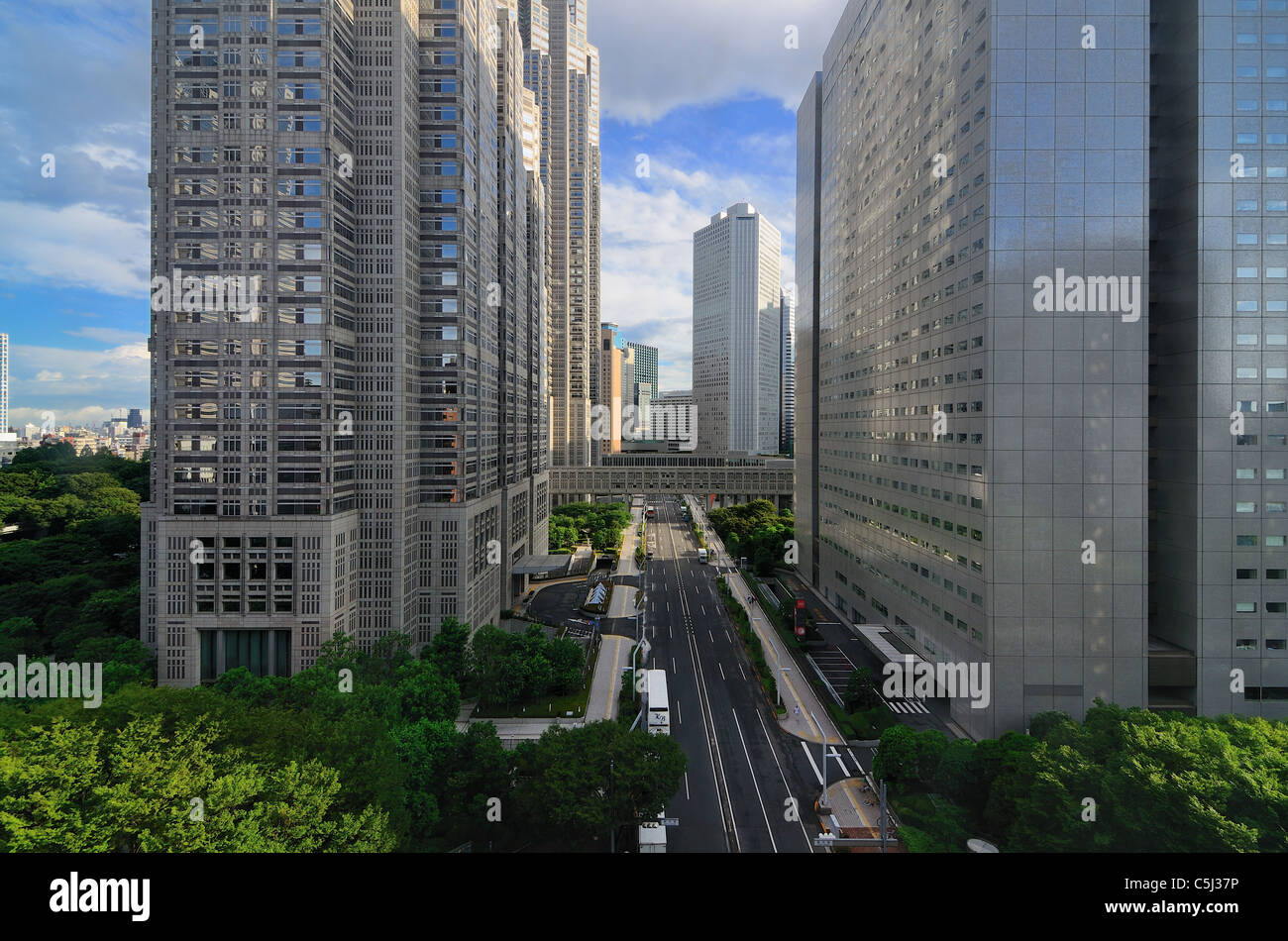 Vista del Governo Metropolitano di edifici in Shinjuku, Tokyo, Giappone. Foto Stock