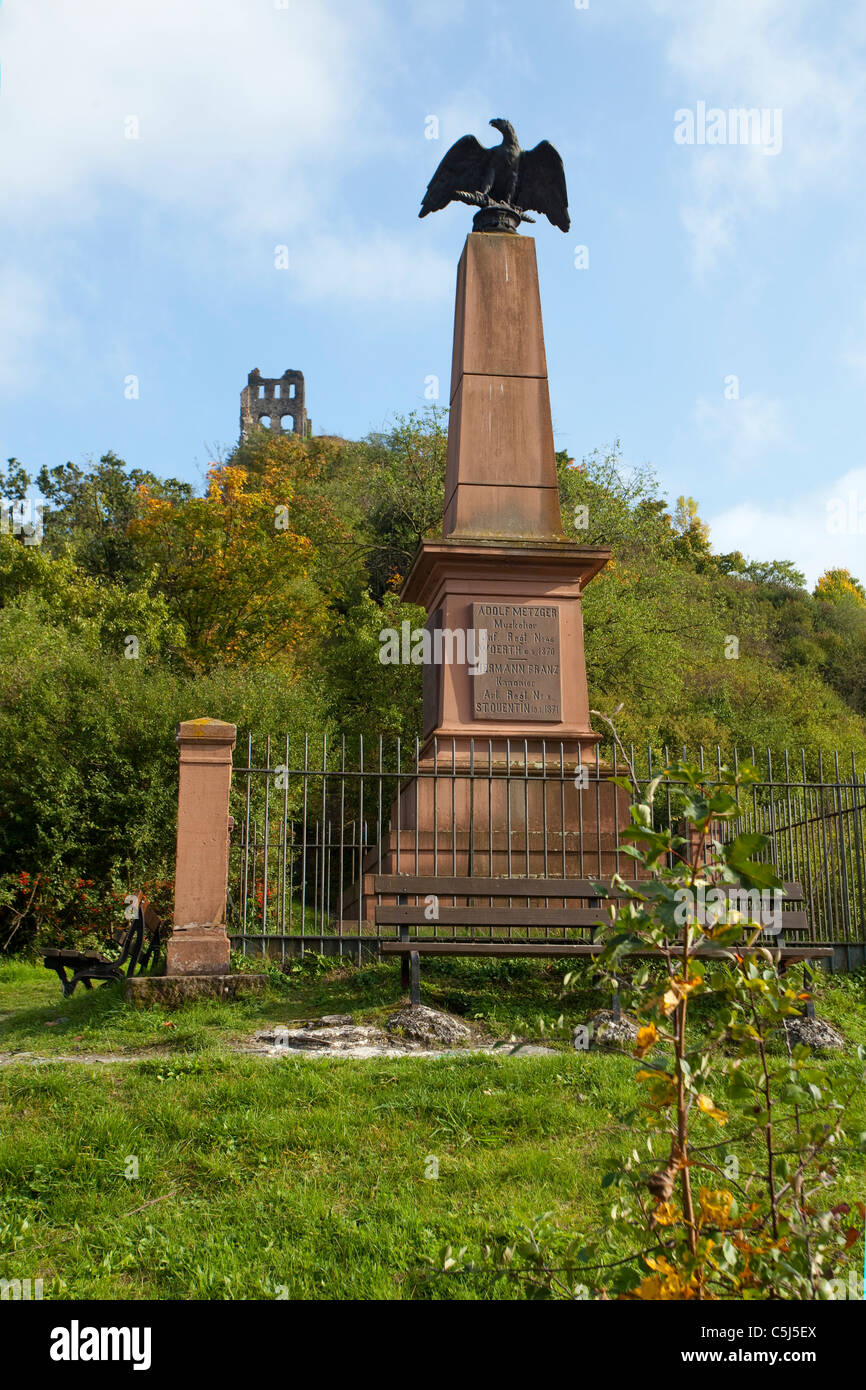 Kriegerdenkmal unterhalb der Grevenburg, Traben-Trarbach, Mosel, memoriale di guerra sotto il Grevenburg, Greven castle Foto Stock