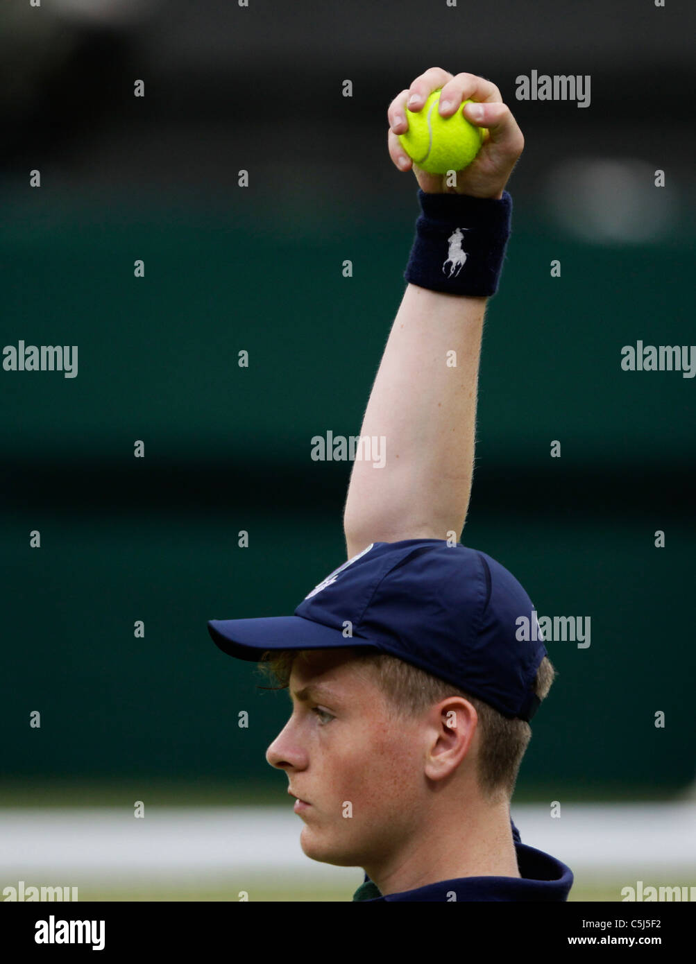 Ballboy presso i campionati di Wimbledon Foto Stock