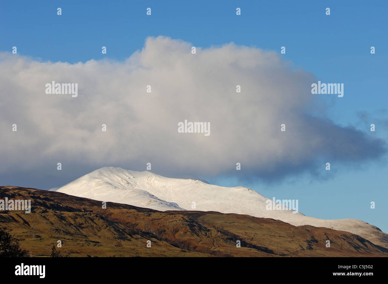 Grande Nuvola Bianca si blocca nel corso del vertice di Beinn Glas in Ben Lawers gamma vicino a Killin, Perthshire Scozia Scotland Foto Stock