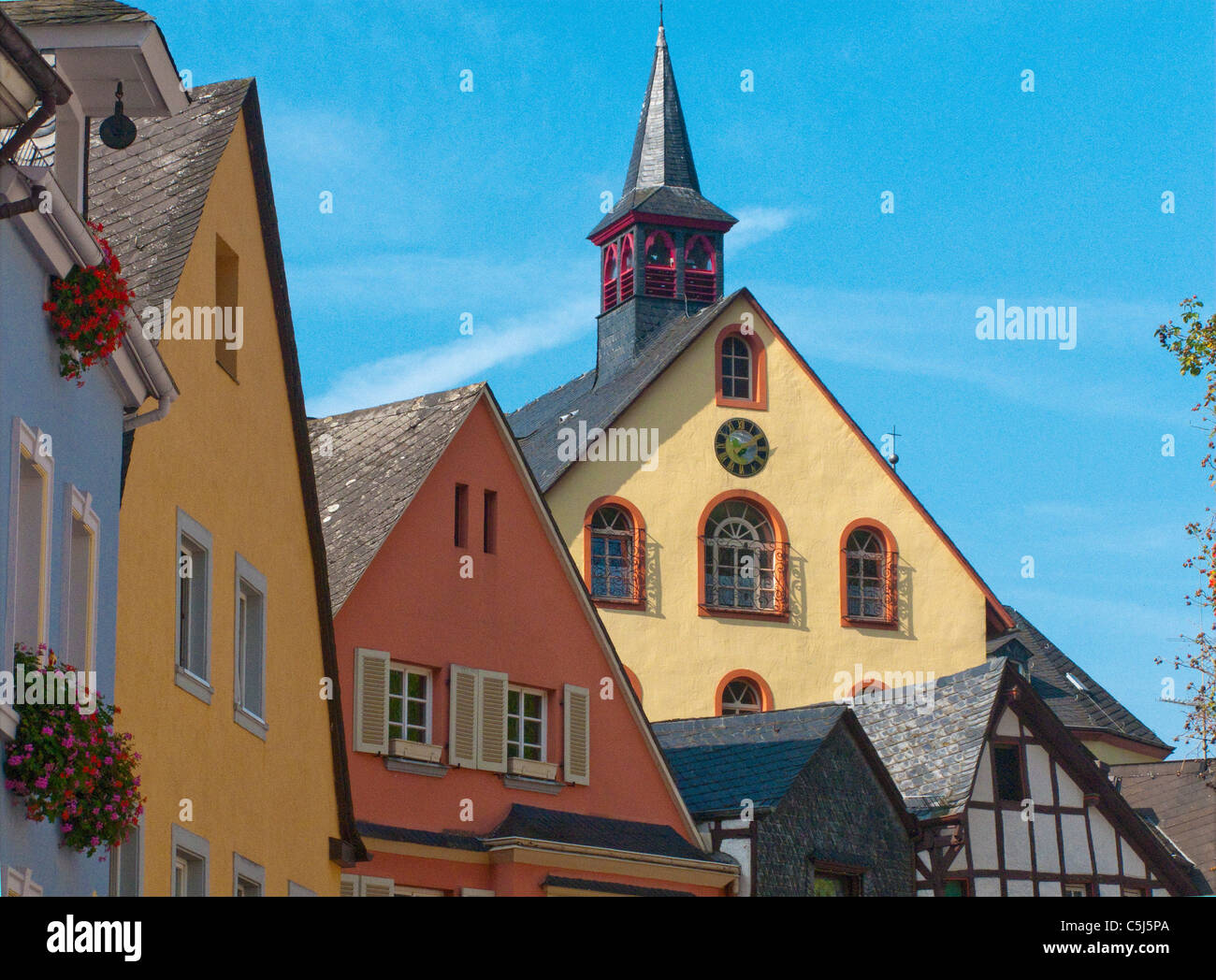 Bunte Haeuser in der Altstadt, historischer Stadtkern, Bernkastel-Kues, Mosel, case nella città vecchia, Moselle Foto Stock