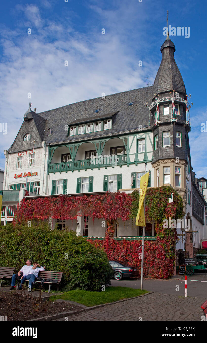 Herbstsstimmung am Hotel Bellevue, Moselufer, Traben-Trarbach, Mosel, colori autunnali, Hotel Bellevue presso la riva del fiume Mosella, Foto Stock