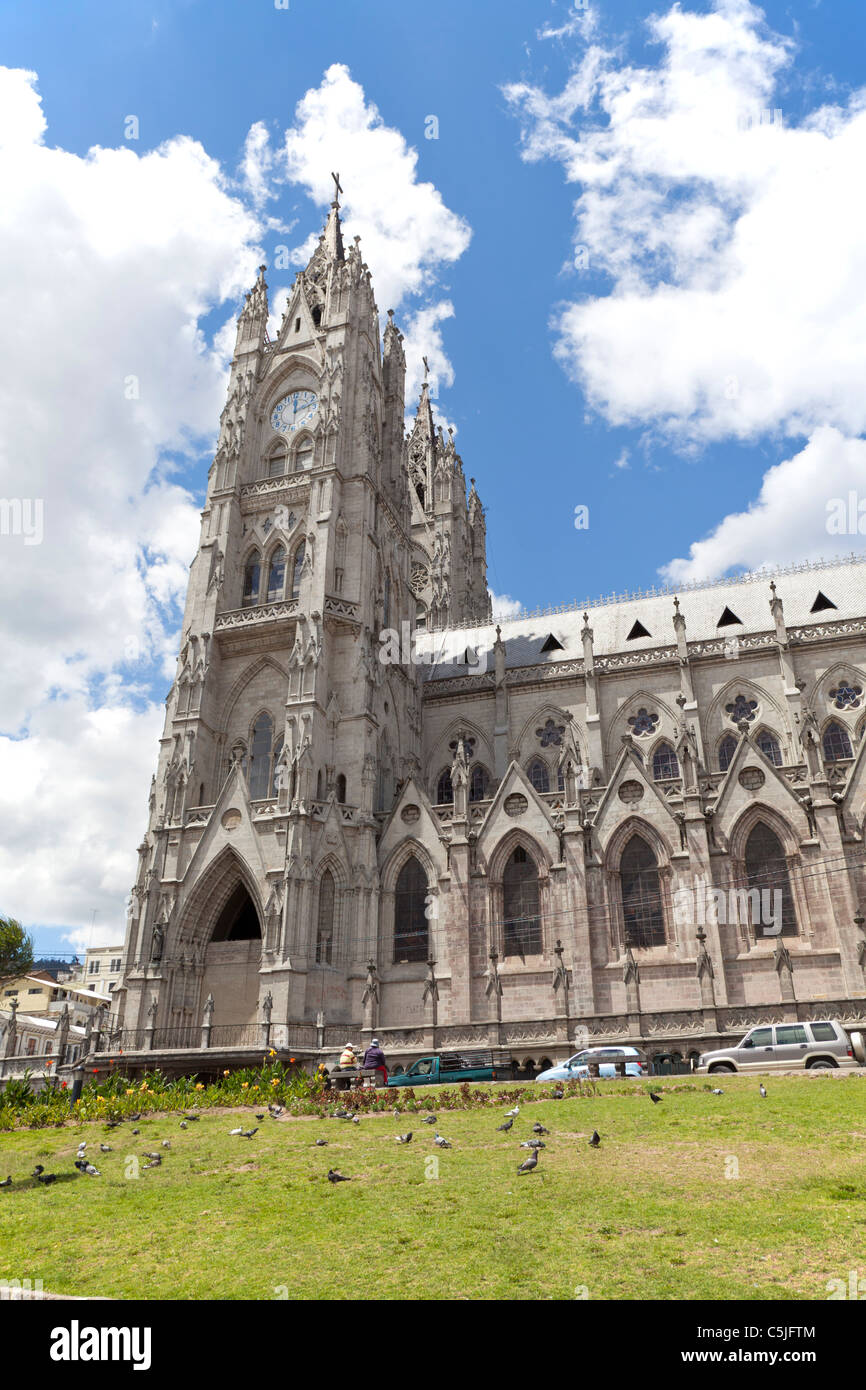 Esterno della incompiuta esterno della nuova cattedrale di Quito, Ecuador, conosciuta anche come la Basilica del Voto Nacional Foto Stock