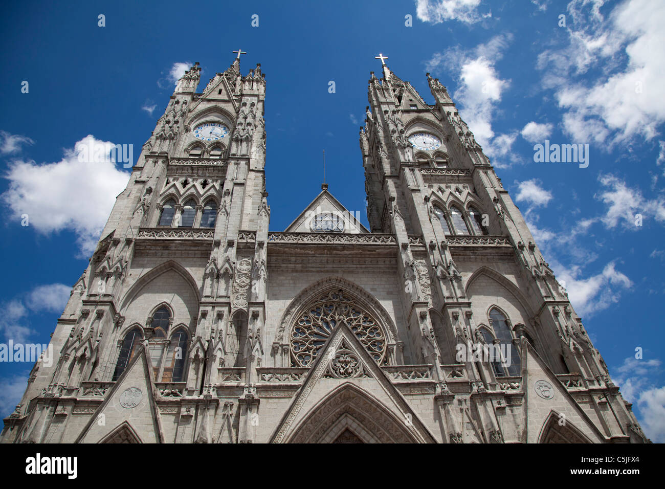 Esterno della cattedrale incompiuto di Quito, Ecuador, conosciuta anche come la Basilica del Voto Nazionale Foto Stock