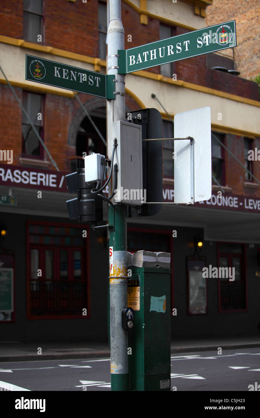 Strada segno sulla giunzione del Kent Street e Bathurst Street Sydney CDB Central Business District Sydney Australia Foto Stock
