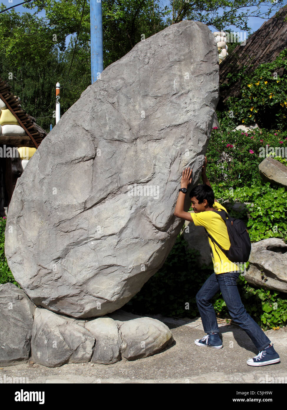 Parc Asterix,parco divertimenti,Oise,vicino a Parigi,Ile-de-France,Francia,Menhir in Gallia village Foto Stock