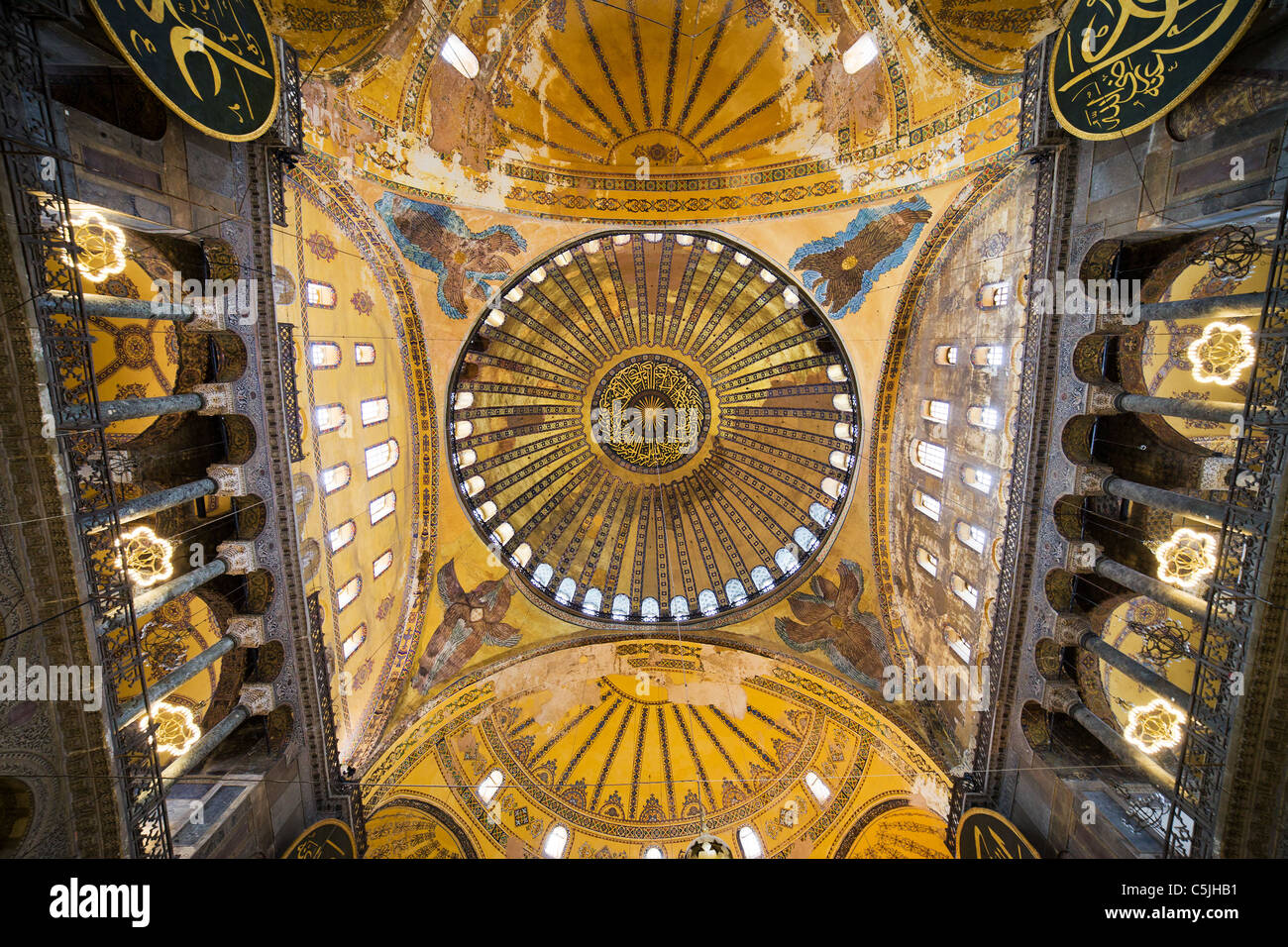 La Hagia Sophia interno, chiesa bizantina soffitto ad Istanbul in Turchia Foto Stock