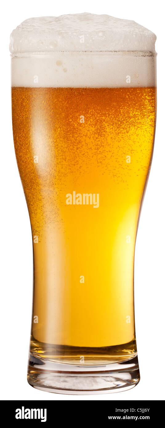 Frosty bicchiere di birra chiara isolato su uno sfondo bianco. Il file contiene un percorso di taglio. Foto Stock