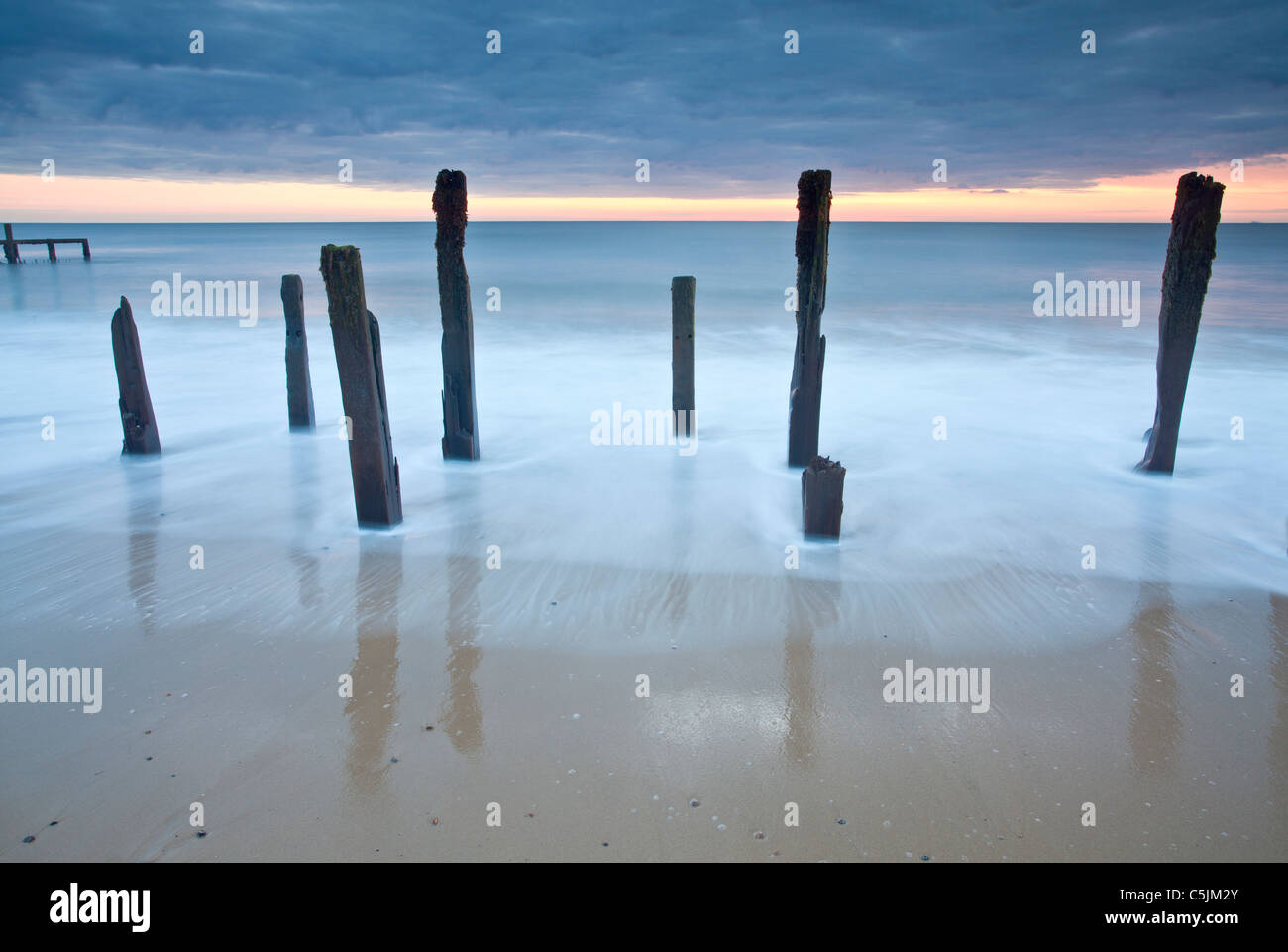 Happisburgh beach alla prima luce sulla costa di Norfolk Foto Stock