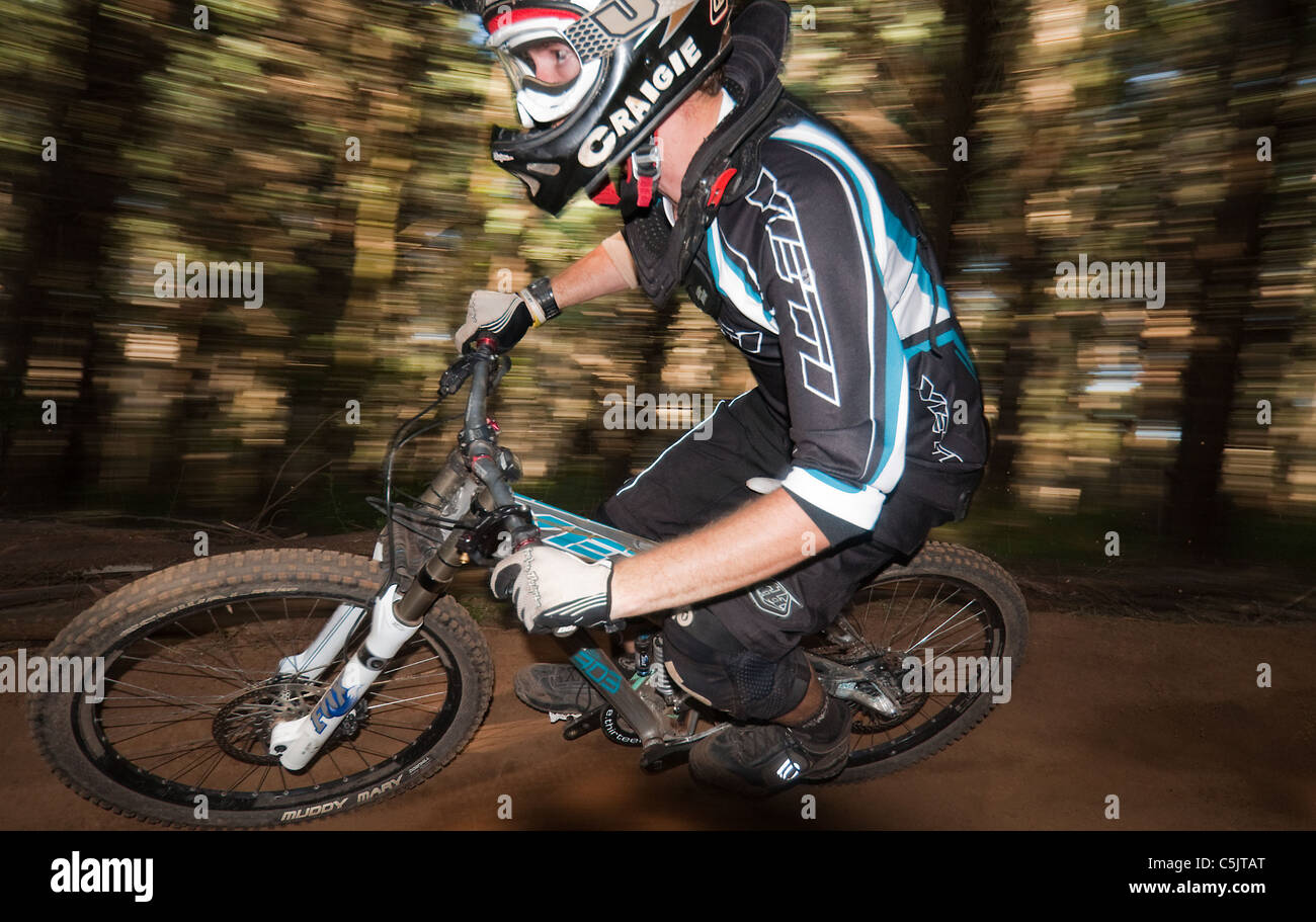 Discesa con la mountain bike. Foto Stock