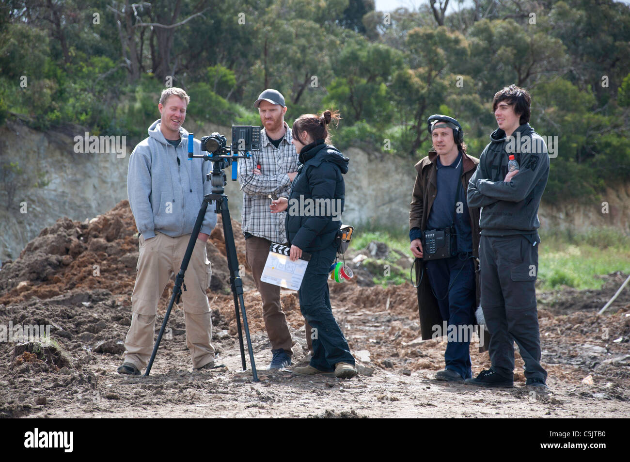 Una troupe sul set di un breve filmato. Foto Stock