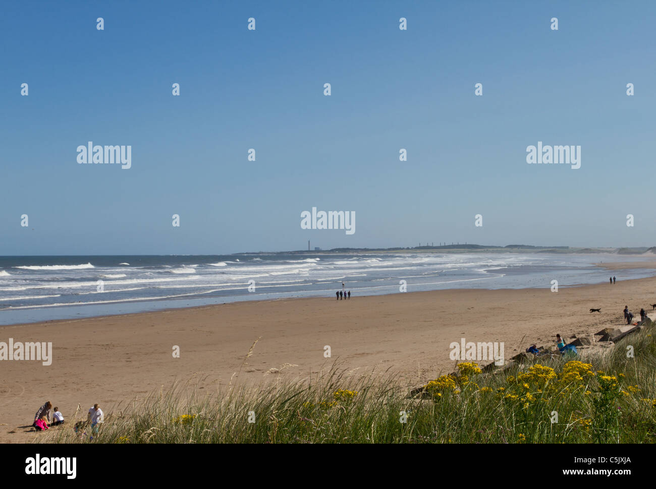 Druridge Bay guardando verso Lynemouth power station, Northumberland coast. Foto Stock