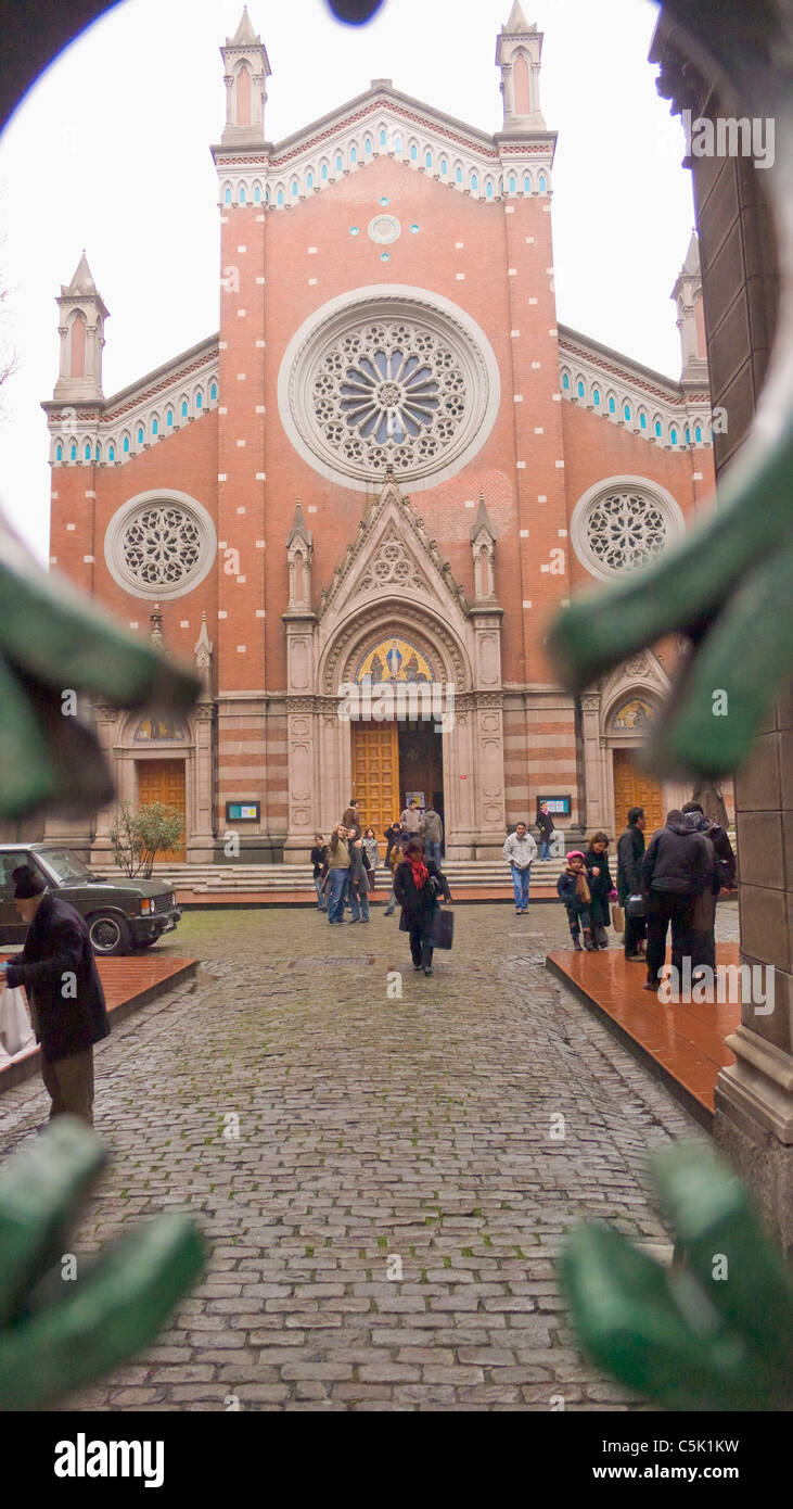 Cattedrale di Sant'Antonio di Padova (S. Antonio di Padova), Viale Istiklal (Grande Rue de PÍ©ra), Beyoglu, Istanbul, Turchia Foto Stock