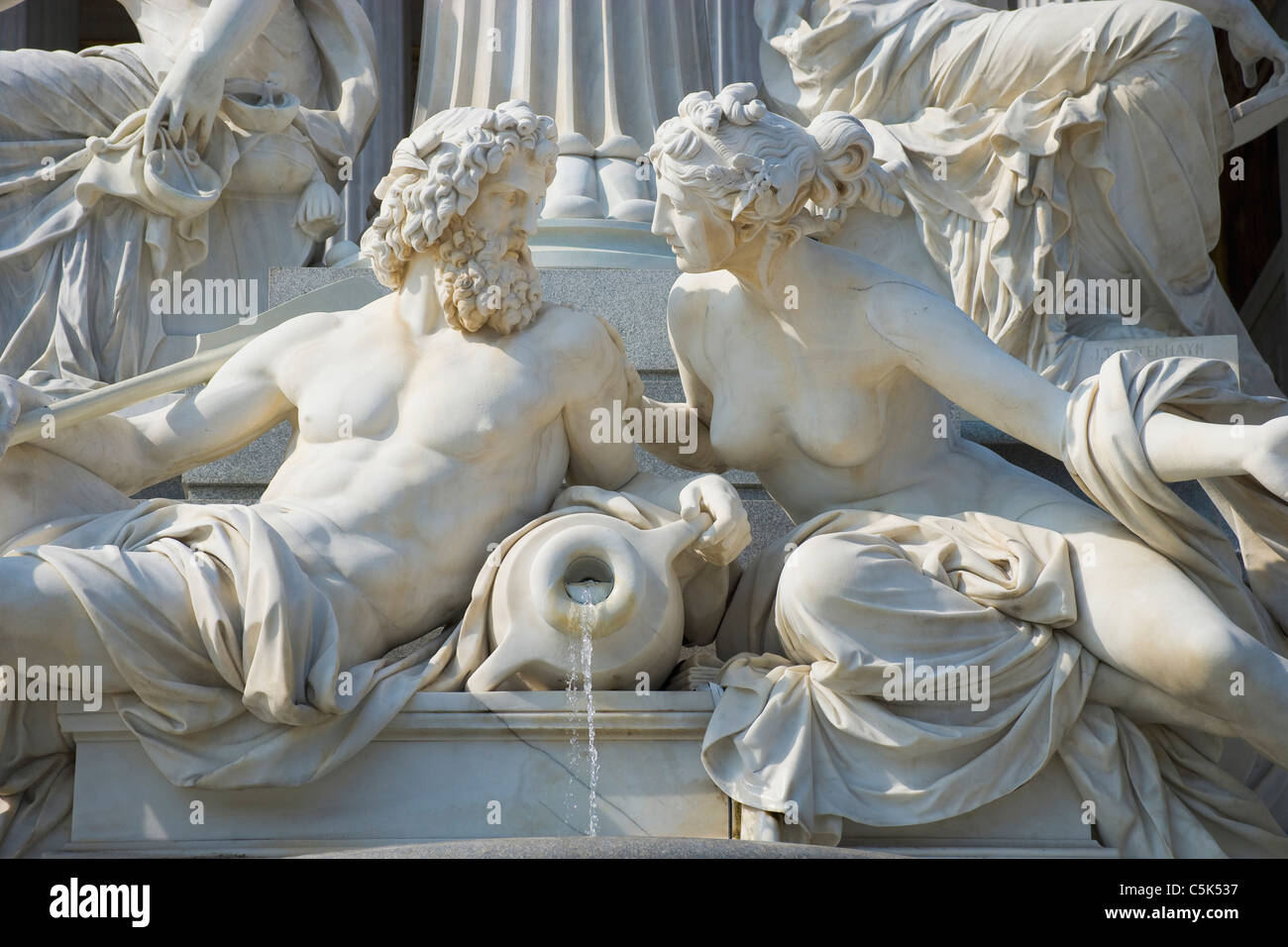 Dettaglio dall'Athena fontana nella parte anteriore del parlamento austriaco, Vienna, Austria Foto Stock
