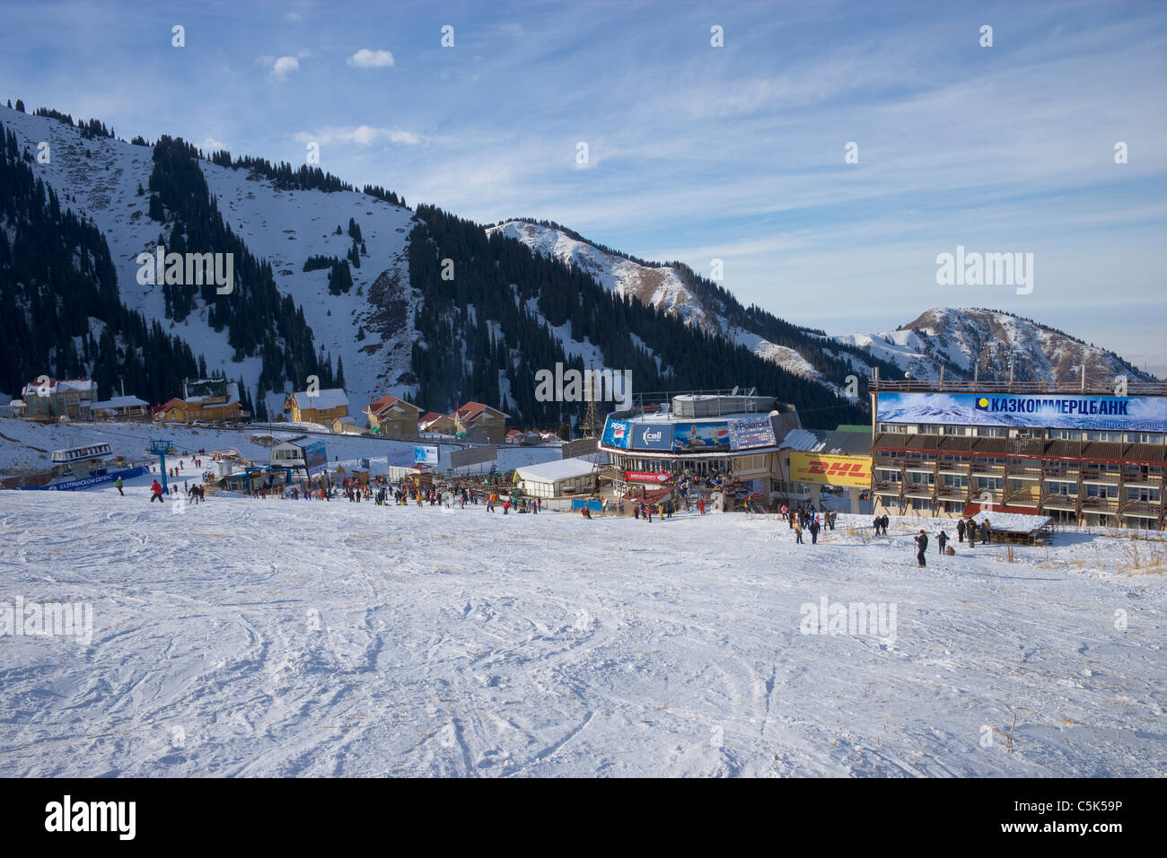 Snowy ski resort di Chimbulak, Kazakistan Foto Stock