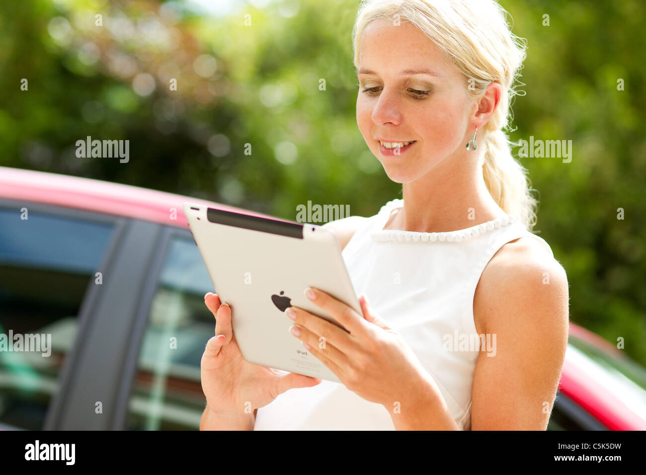 Business donna con iPad Foto Stock