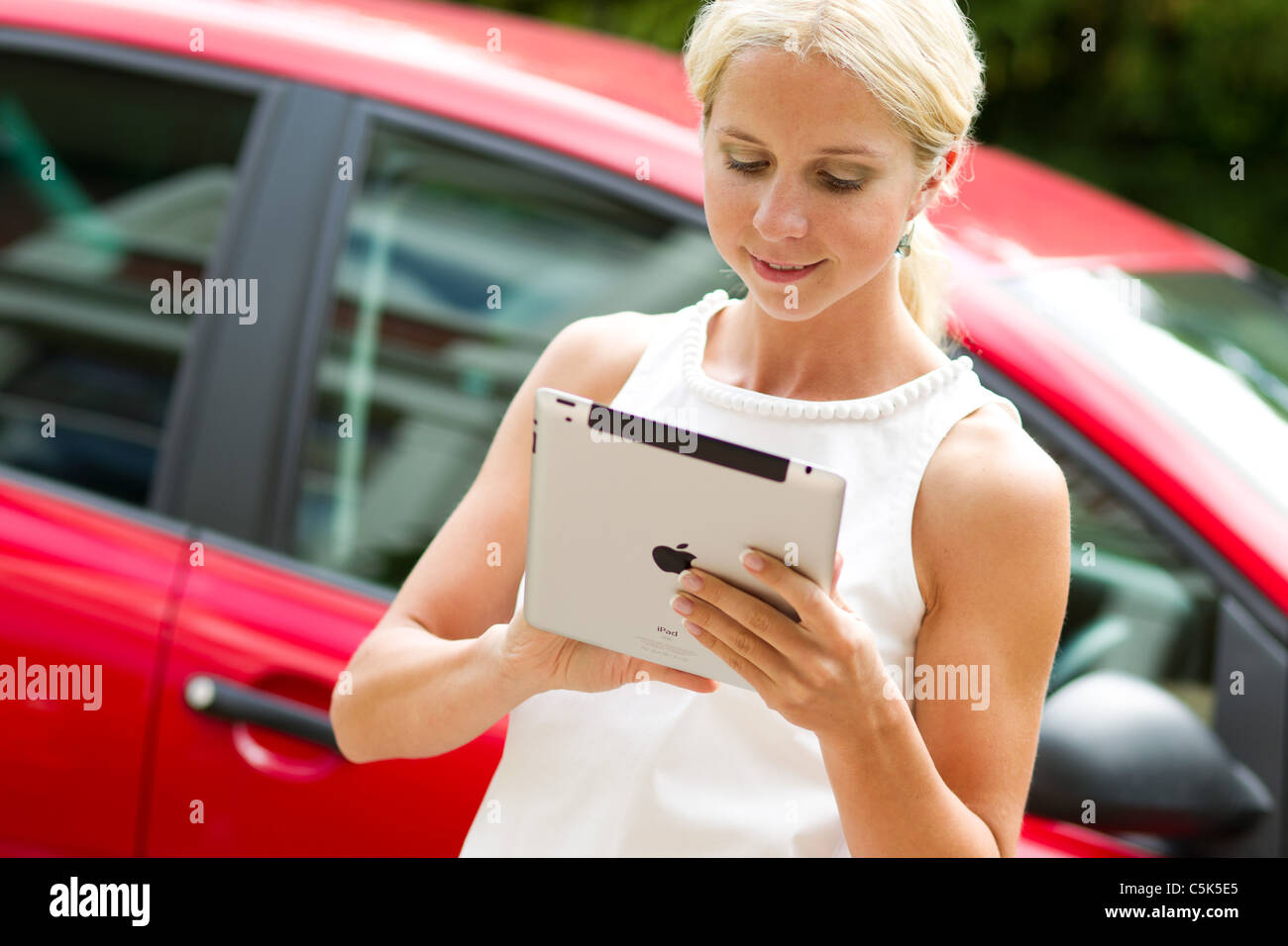 Business donna con iPad Foto Stock